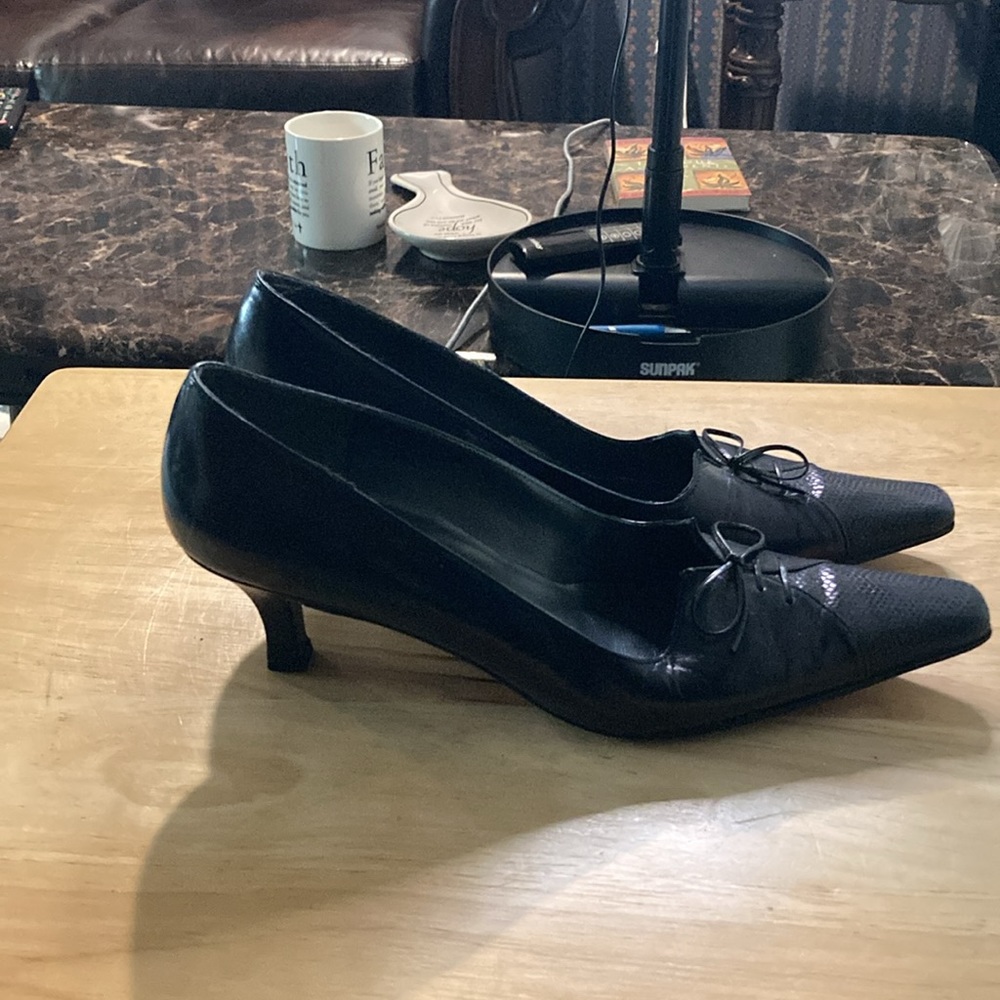 Stuart Weitzman-size 6AAA - Picture 2 of 6